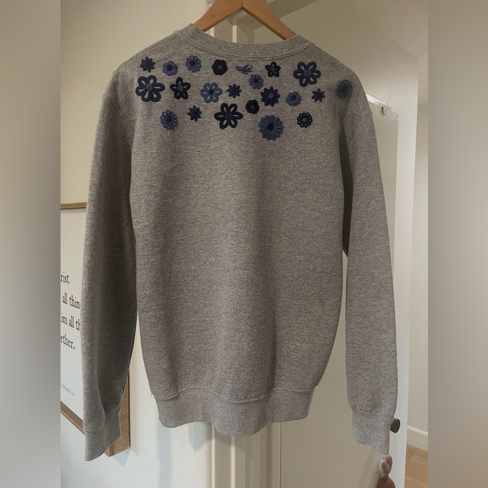 Mi Golondrina Hand Embroidered Sweatshirt. - Picture 2 of 3